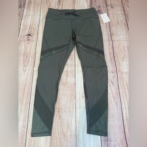 NWT Free People Movement Mid-Rise
Tap Back Leggings
